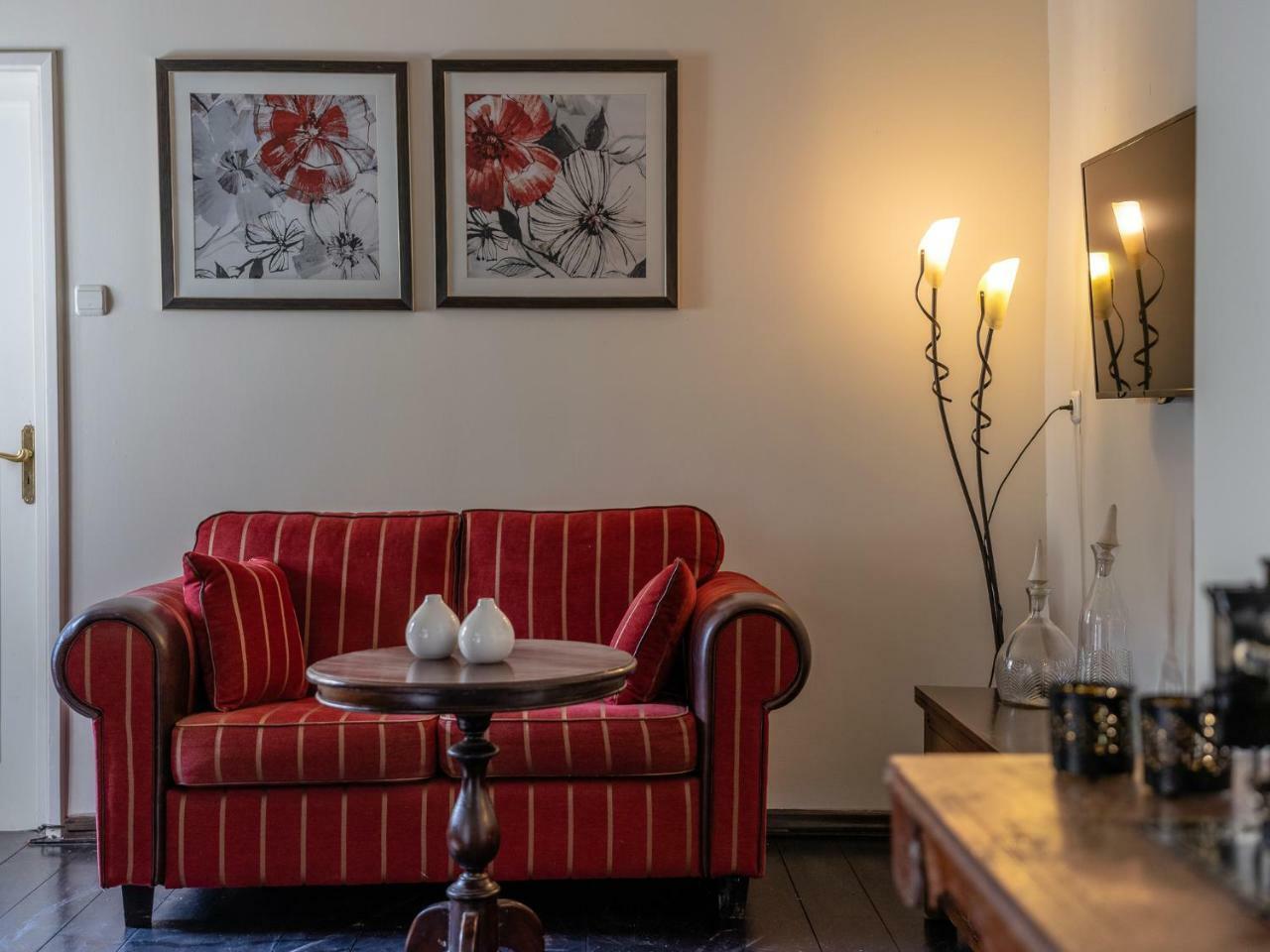 Koetshuis Nunspeet Bagian luar foto